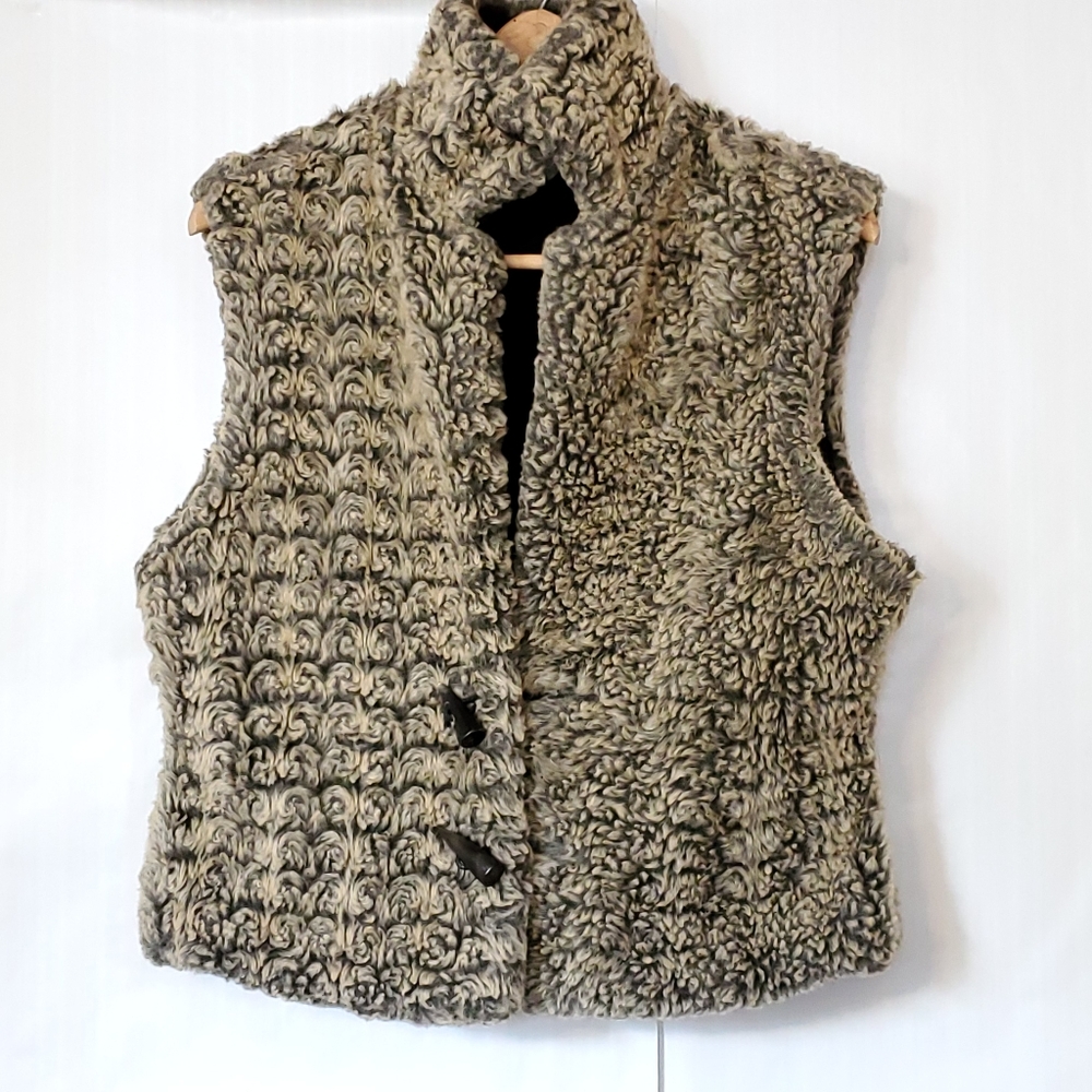 L Fjall Faux Fur Tan & Brown Reversible Vest